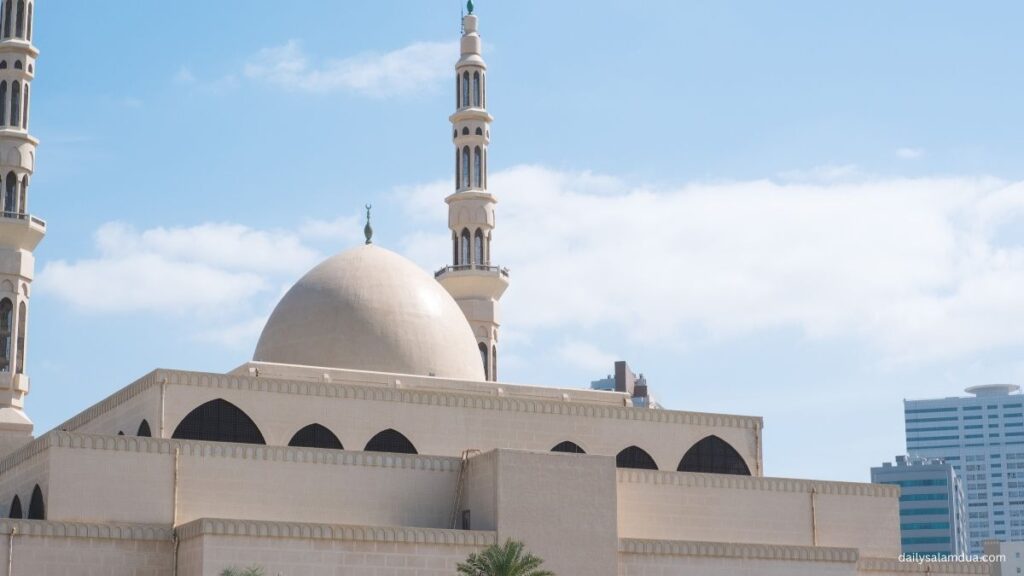 Adhan (The Islamic Call to Prayer) – Meaning, Text, and Spiritual Significance 2 The Importance and Spiritual Benefits of the Adhan in Islam